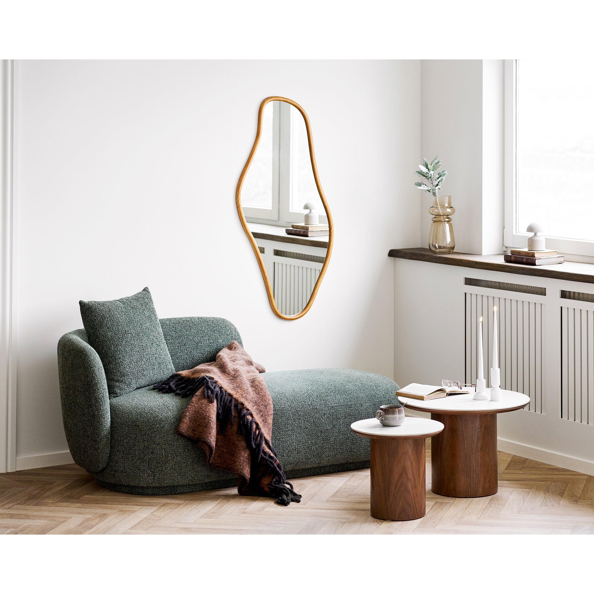 Noli salontafel, ceramic table top/ash veneer, white/dark brown ø60x42 cm